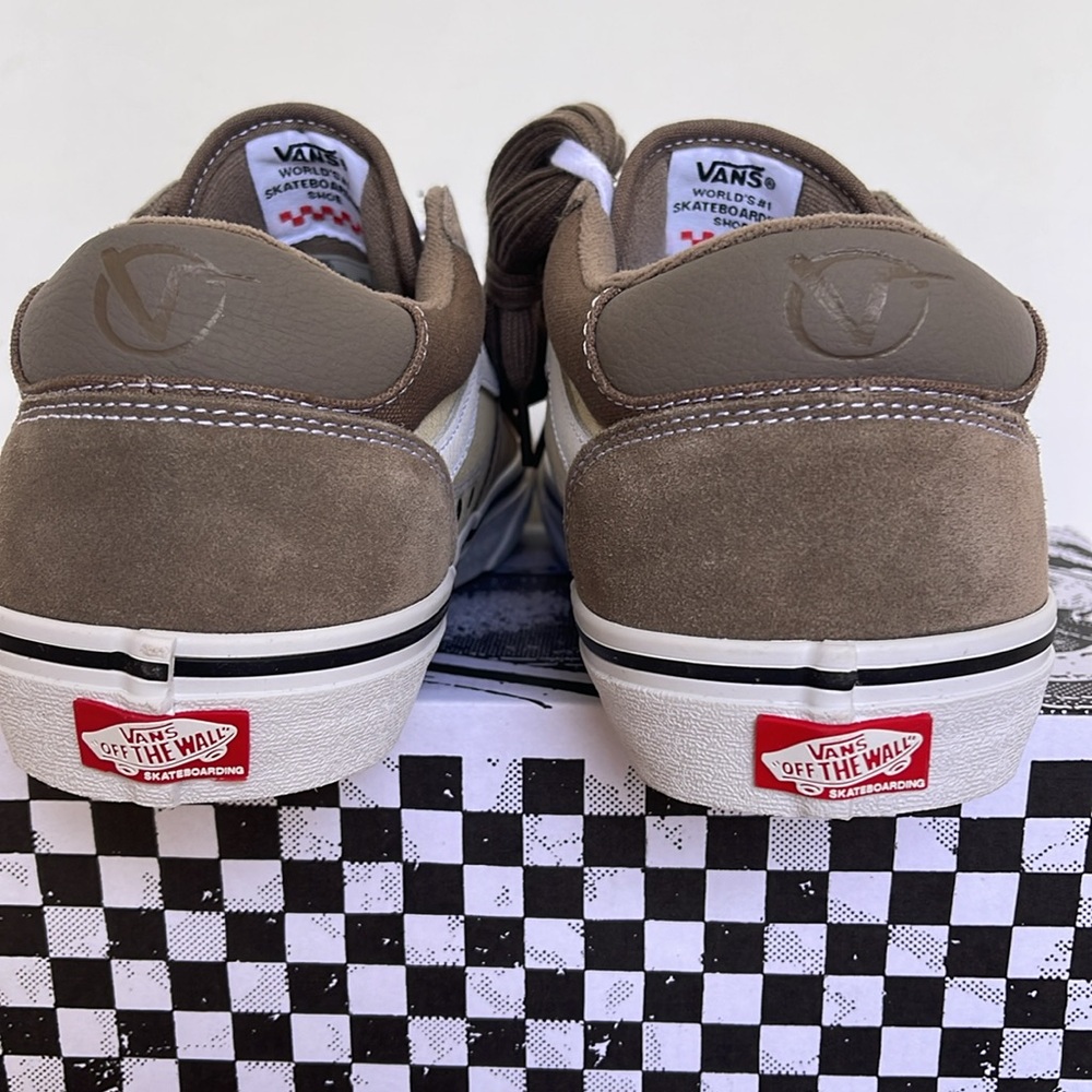 Vans WMNS Rowan Walnut
VN0A5JIC1NU
Sneakers - Picture 13 of 16